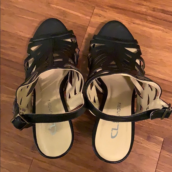 CL By Laundry black heels - Picture 3 of 6